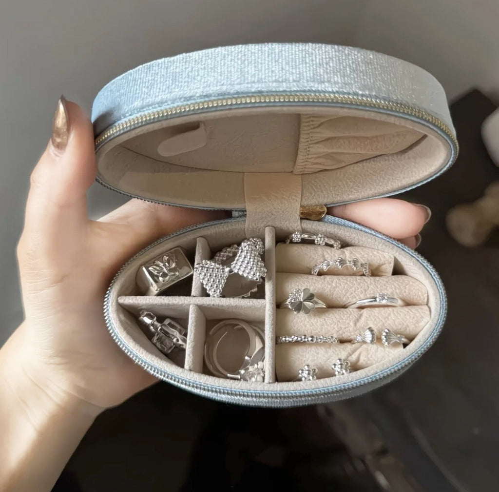 Retro Velvet Jewelry Box - Oval Mini Travel Organizer for Rings, Earrings, Necklaces, Portable Zipper Case