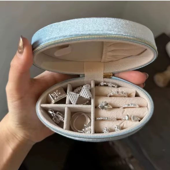 Retro Velvet Jewelry Box - Oval Mini Travel Organizer for Rings, Earrings, Necklaces, Portable Zipper Case